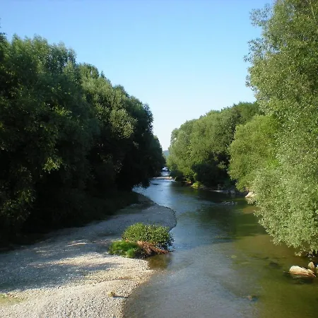 Lägenhet Stylish Close To Wiener Neustadt